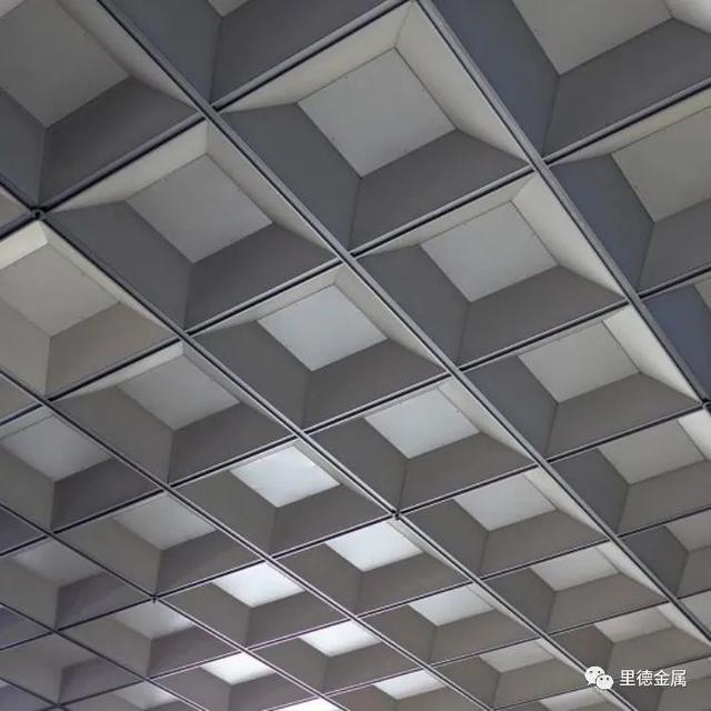 「裝修材料」金屬吊頂，為何讓設計師們愛不釋手？